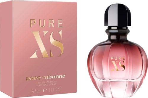 En rosa parfymflaska och en matchande rosa box, båda märkta 'Pure XS' och 'Paco Rabanne'.