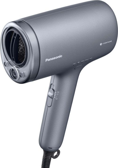 En grå Panasonic hårtork med handtag, knappar och ett runt luftutlopp. Den har Panasonic-loggan.