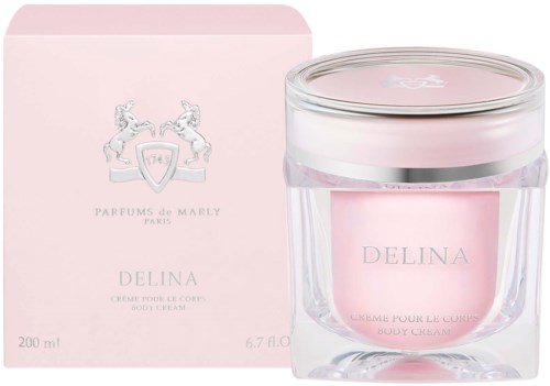 Eine pinke Schachtel und Glas mit der Aufschrift 'Delina' und zwei vermuteten Pferden sowie Text über Körpercreme.