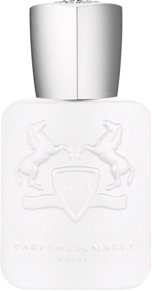 Weiße Parfümflasche mit zwei erhobenen Pferden und einem Wappenschild, beschriftet "PARFUMS de MARLY PARIS."