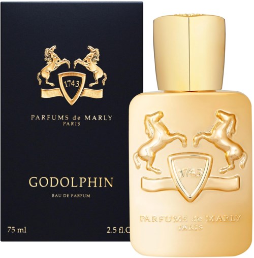 Goldfarbige Parfümflasche mit galoppierenden Pferden und Schild, neben einer schwarzen Box mit 'Godolphin' und 'Parfums de Marly.'