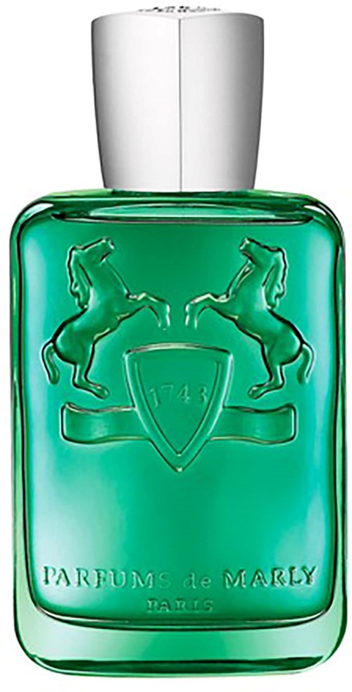 Eine grüne Parfümflasche mit silberner Kappe, mit zwei Pferden und einem Schild-Design, beschriftet 'Parfums de Marly.'