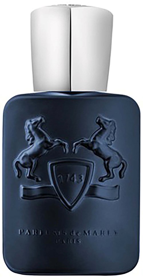 Dunkelblaue Flasche mit Pferdelogo und Schild, etiketti 'PARFUM de MARLY NICE'. Silberkappe.