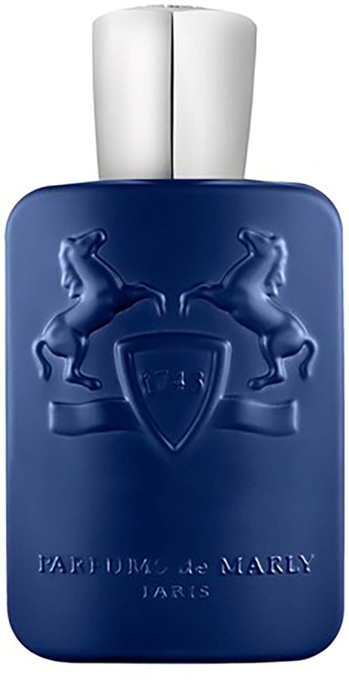 Eine blaue Parfümflasche mit zwei Pferden und einem Wappen, zeigt die Marke "FARD JUM extra MARLY PARIS".