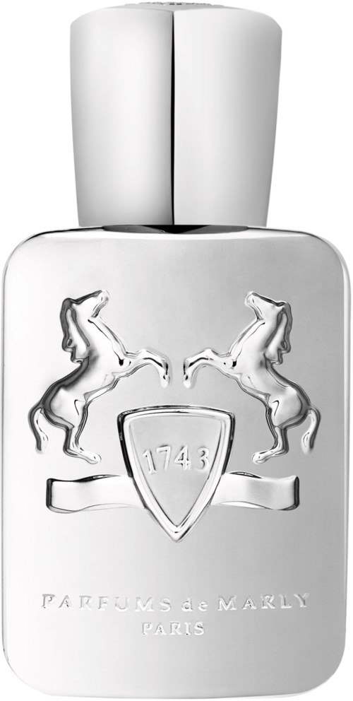 Eine weiße Parfümflasche mit Pferden und einem Wappendesign, beschriftet "PARFUMS de MARLY PARIS," mit silberner Kappe.