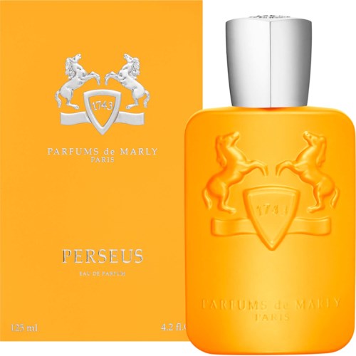 Eine leuchtend orangefarbene Parfüflasche mit Wappen- und Pferdemblem, zusammen mit passender Verpackung.