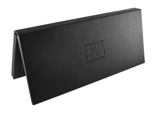 Zwart make-up palette met vouw, merk op voorkant, gebruikt voor professionele make-up.