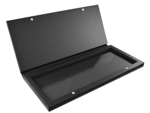Open zwarte plastic doos met deksel, lijkt op een opberg- of displaydoos.