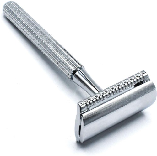 En glansig metallisk safetyracher med ett texturerat handtag och ett slätt, mycket böjt huvud.