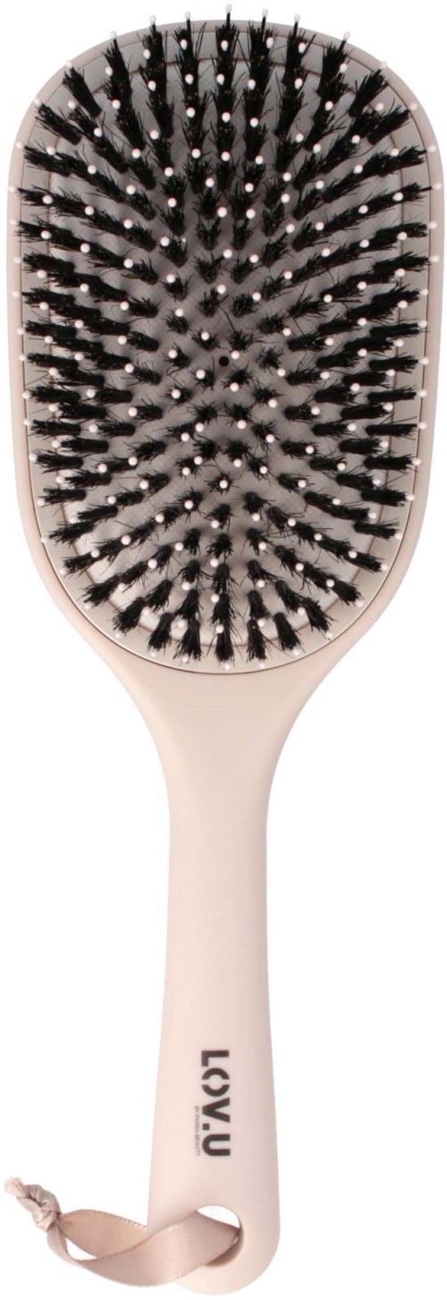 Eine beige Haarbürste mit schwarzen Borstennadeln, oval, mit dem Markennamen 'LOVU' am Griff.