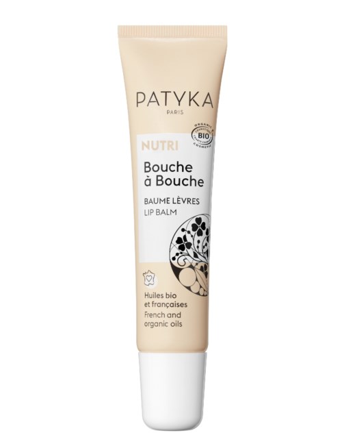 Ein beiger Tuben mit Patyka Lippenbalsam mit schwarzem und weißem Design, Text und kleinem Logo auf der Vorderseite.
