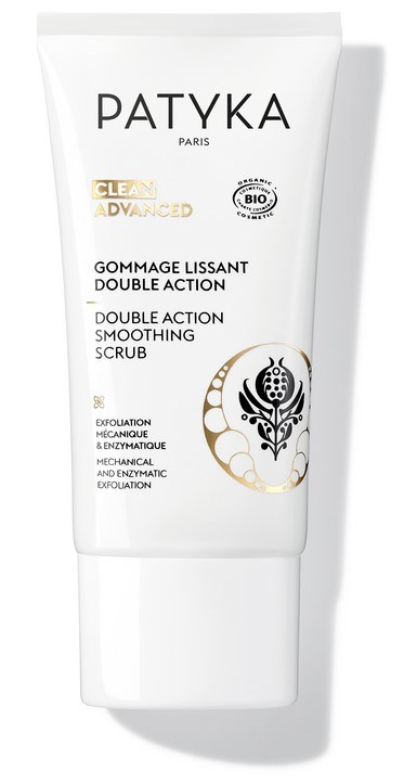 Eine weiße Tube von Patyka Paris Gesichtsscrub mit schwarzem und goldenem Design, für glättende doppelte Wirkung gekennzeichnet.