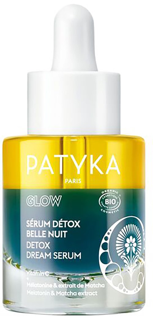 Eine Kosmetikflasche mit weißem Tropferdeckel, gelber und grüner Aufkleber für Patyka Detox-Serum.