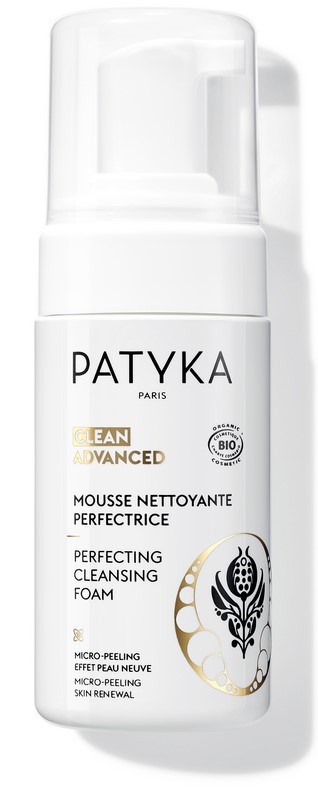 Weiße Flasche mit Patyka Reinigungsschaum mit Pumpe, für Hauterneuerung und Mikropeeling.