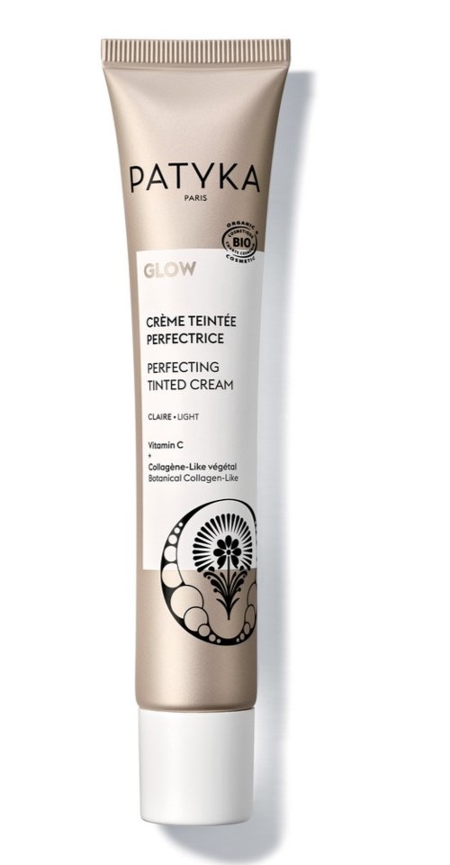 Eine Tube Patyka Glow Perfekte getönte Creme mit natürlichen Inhaltsstoffen und Blumen-Logo.