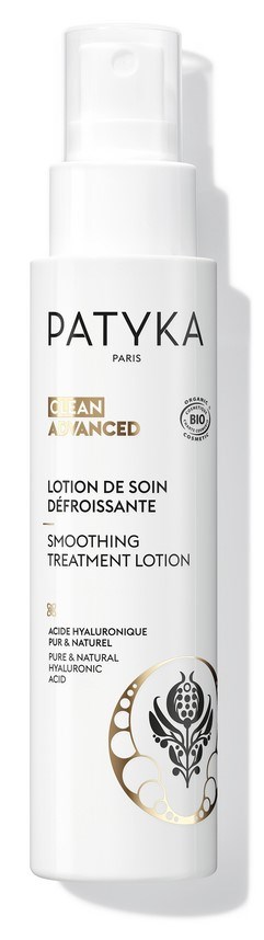 Eine weiße Flasche mit Pumpspender, gekennzeichnet Patyka Paris, enthält beruhigende Gesichtslotion mit natürlichen Inhaltsstoffen.