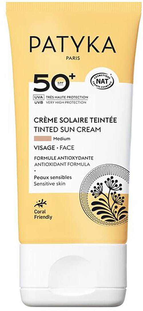 En gul tub med Patyka solkräm med SPF 50+, för känslig hud, korallvänlig och antioxidantformel.
