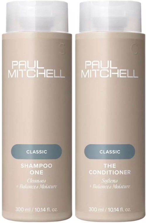 Två beige flaskor med vita lock, märkta Paul Mitchell, för schampo och balsam, vardera 300 ml.