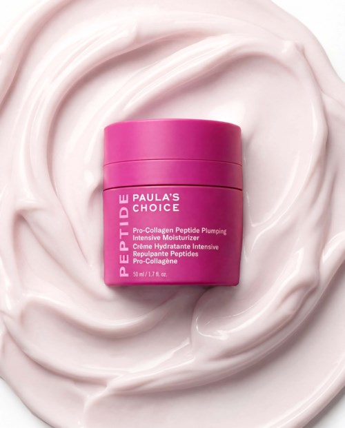 Pink behållare för Paulas Choice Peptide återfuktare på en krämig virvel.