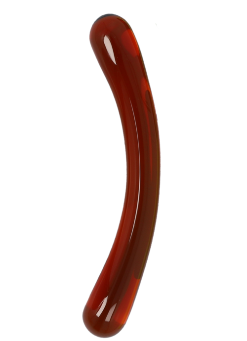 Ein rotes, gebogenes Objekt aus Glas oder Kunststoff, geformt wie ein Stock oder Gehstock, mit glänzender Oberfläche.
