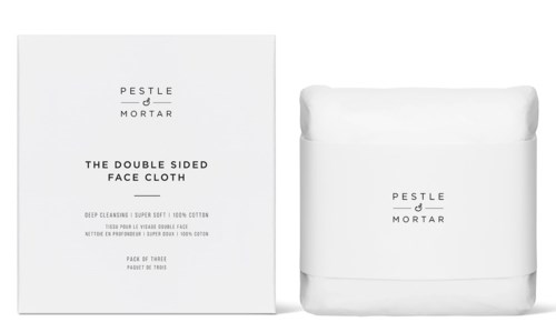 Es zeigt eine weiße Packung mit doppelseitigem Gesichtstuch und Text, der PESTLE MORTAR erwähnt.
