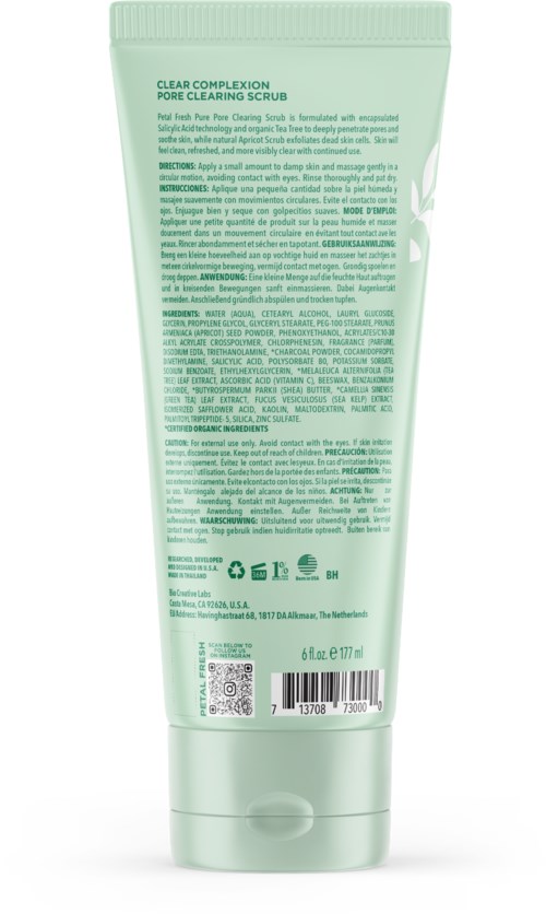 En grön tub märkt 'Clear Complexion Pore Clearing Scrub' med detaljerad text och symboler på framsidan.