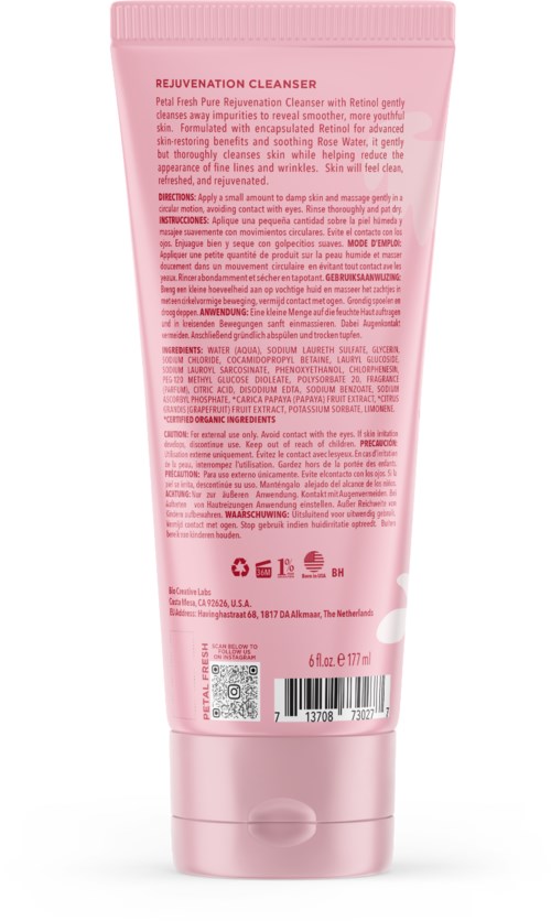 De afbeelding toont een roze tube Rejuvenation Cleanser met tekst en symbolen, inclusief barcode en QR-code.
