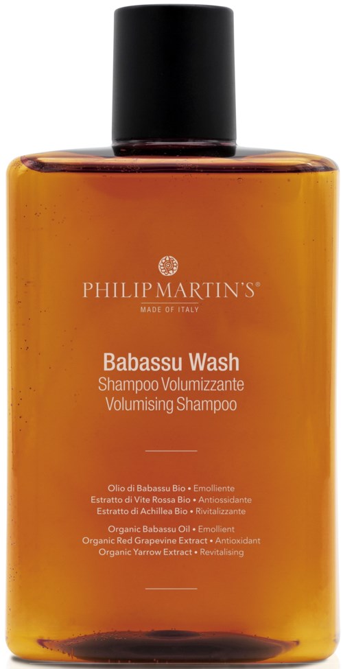 En gul-oransje sjampo flaske med svart lokk, merket Philip Martin's Babassu Wash, legger vekt på naturlige ingredienser.