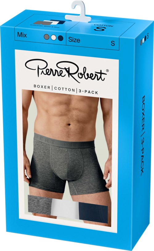 Emballasje for Pierre Robert herre bomullsboxershorts med en mannlig modell som har på seg grå bukser med midjebånd.