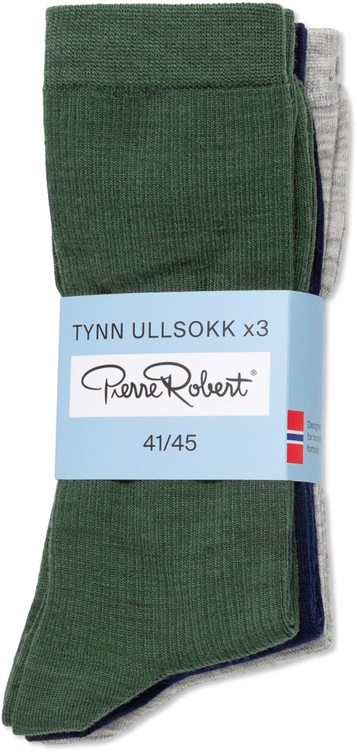 Tre par herrstrumpor i grönt, grått och marinblått är vikta tillsammans. Den gröna strumpan är överst.