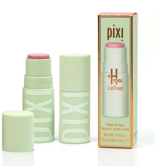 Lippenbalsem container en doos met roze deksel, gemarkeerd Pixi Hydrating Lip Treat, pastelkleuren en eenvoudig ontwerp.