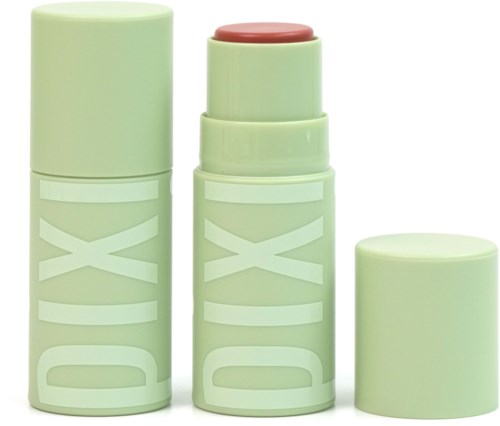 Twee groene lippenbalsemstiften en een deksel, met één stift zichtbaar met roze balsem.