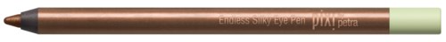 Een rosegouden wenkbrauwpotlood met een zwart dopje en een groene label, label zegt 'Emoss Chicky Eyebrow Pencil Petra.'