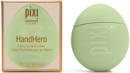 En grønn såpebeholder og eske med Pixi SkinTreats HandHero håndkrem. Begge er lysegrønne, med enkel tekst og design.