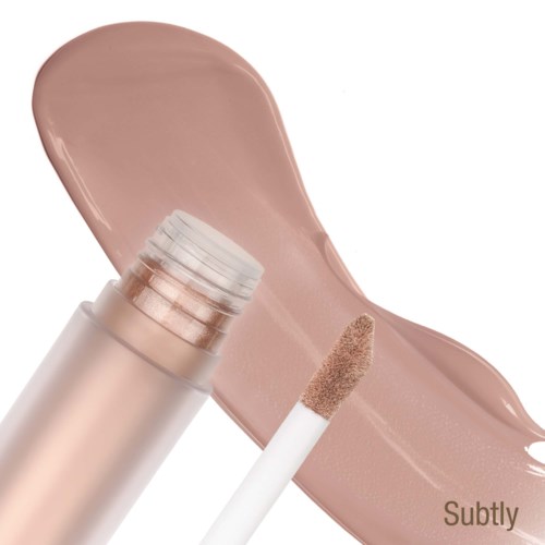 En flaske med foundation med en prøve av beige makeup ved siden av.