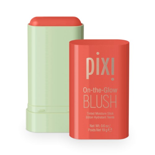Een groen lippenstift en een rode blush-stift staan naast elkaar.