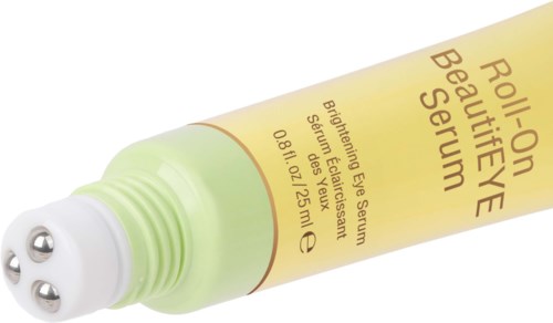 Tube mit aufhellendem Augenserum und drei Metallkugeln für Massage. Text beschreibt Produktdetails und Größe.