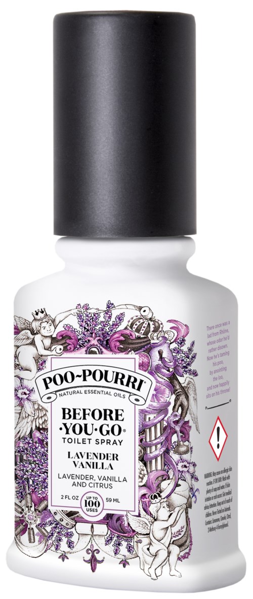 En vit flaska med svart lock, märkt som Poo-Pourri innan-du-går toalettsprej, doft lavendel vanilj, dekorerad med lila blommor och djurillustrationer.
