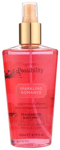 Een roze body spray fles met gouden dop, met label 'Secret', 'Sparkling Romance' en 250 ml.