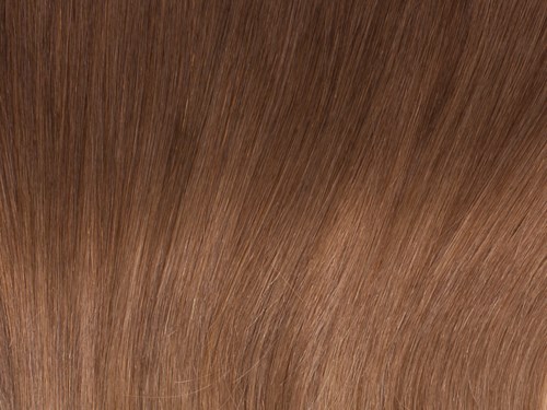 Close-up van bruin haar met glad en glanzend uiterlijk en natuurlijke kleur.
