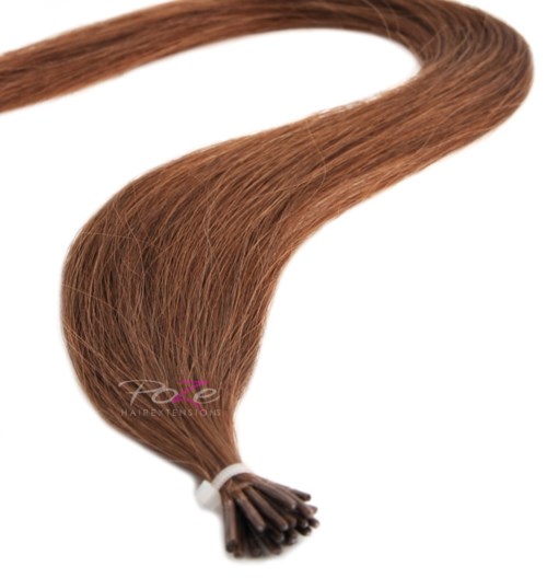 Een bund bruin haar, aan één einde vastgebonden, de rest vrij, zijaanzicht.