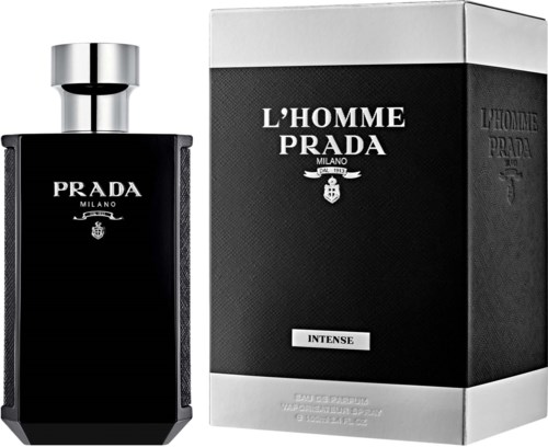 Een zwarte parfumfles en doos met Prada-merk, gelabeld "L'HOMME PRADA INTENSE," elegant en stijlvol.