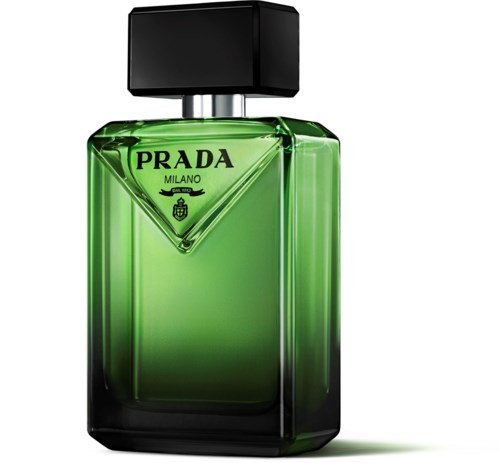 Vihreä Prada Milano tuoksupullo mustalla kannella ja yksinkertaisella etikettillä, näyttää elegantilta ja ylelliseltä.