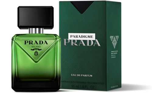 Groene Prada-parfumfles met zwarte dop, naast groene doos met label Paradigm Prada Eau de Parfum.