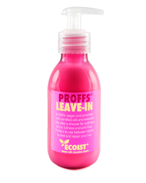 Roze fles met leave-in conditioner met pomp, gelabeld voor haarverzorging, vegan en milieuvriendelijk.