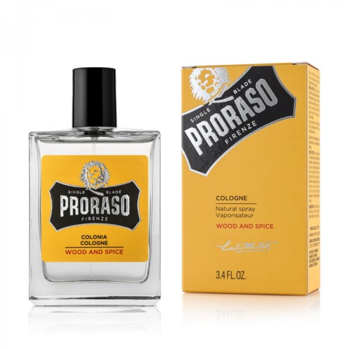 Parfymflaska och förpackning, gul färg, svart och vitt logo, doften är trä och kryddor.
