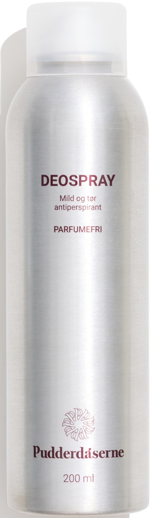 Eine silberne Sprühflasche mit rotem Text, als Deodorant für den milden Gebrauch gekennzeichnet, 200 ml, von Puddderdåserne.
