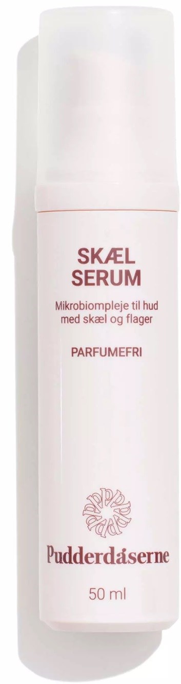Eine weiße Flasche mit rosa Text gekennzeichnet Skæl Serum für Haut, 50 ml, parfumfrei, gegen Schuppen und Hautflaum.