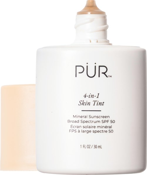 Valkoinen pullo, jossa lukee 'PUR 4-in-1 Skin Tint', sisältää mineraliläiskitön SPF 50 aurinkovoiteen, 30 ml.
