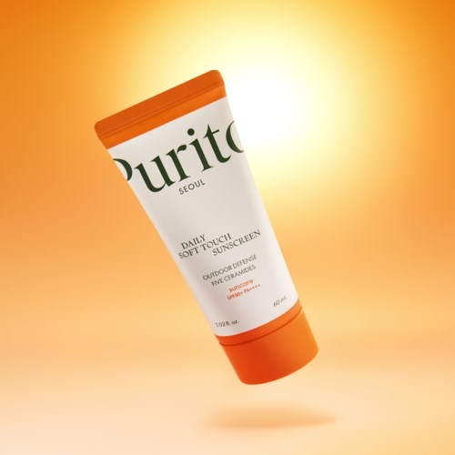 Purito zonnebrandcrème tube in oranje en wit, aangeduid als dagelijks zachte aanraking en buitenshuis bescherming.